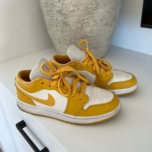 Air Jordan 1 Yellow Low-Top Size 7 (5.5y)